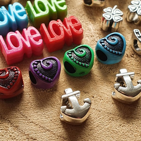 40 teiliges LOVE / Glück Perlen Set